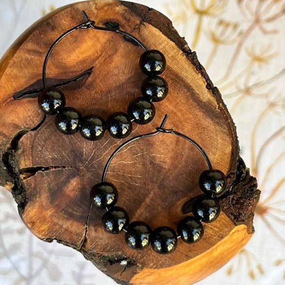 🏷️ Black Metal Beaded Hoop Goth Earrings - Picture 1 of 3